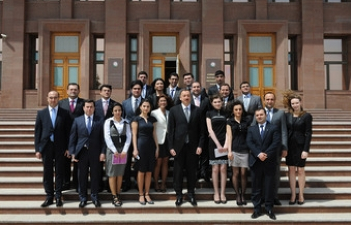 Ilham Aliev meets Azerbaijani youth and student leaders