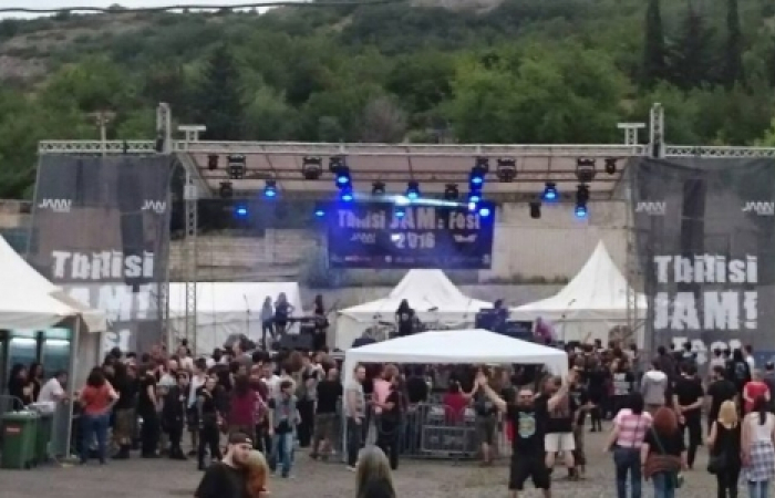 В Грузии православные священники остановили международный фестиваль рок-музыки