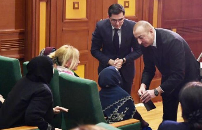 Алиев встретился с родственниками погибших солдат