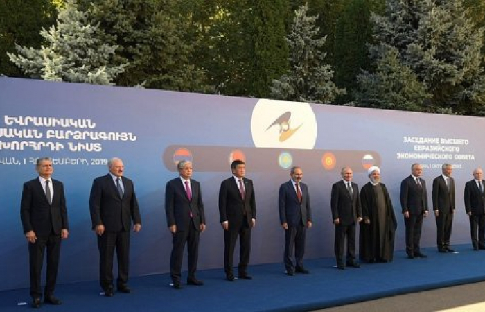 В Ереване Путин приветствовал стратегические отношения с Арменией