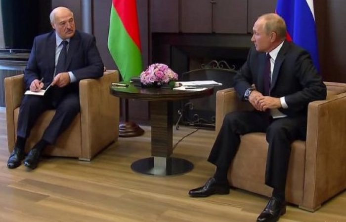 Putin buys time to sort out Lukashenko's mess